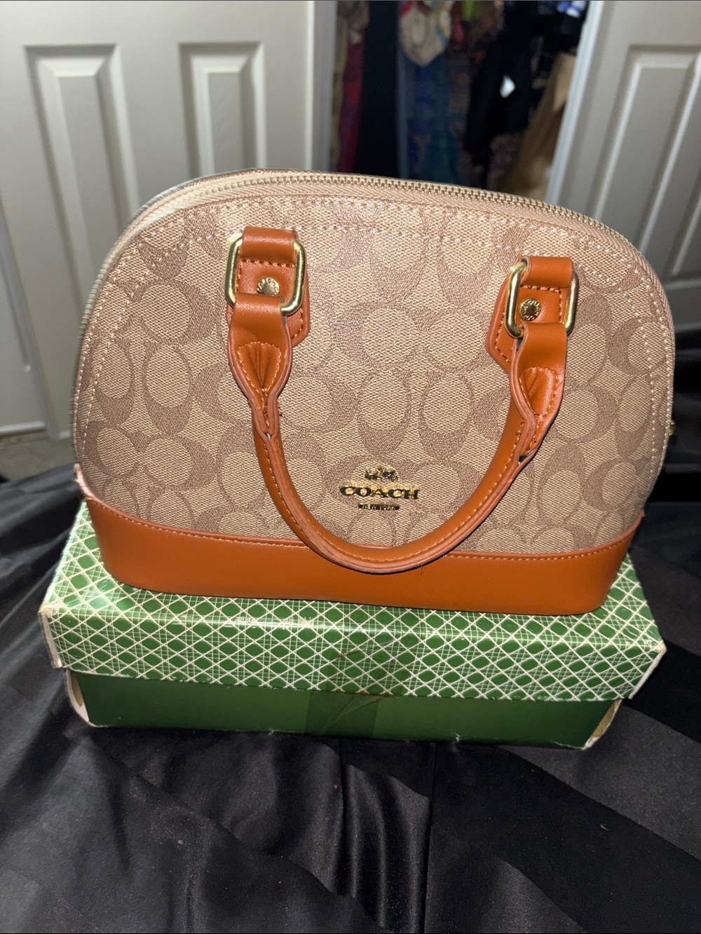 New Unbranded Coach Beige Logo Dome Satchel with Tan Trim/Long Straps - Picture 2 of 7